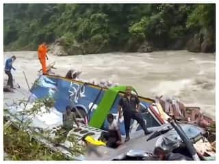 Nepal Bus Accident: वायुसेना का विशेष विमान 24 भारतीयों के शवों को महाराष्ट्र लाया ; मृतकों की संख्या बढ़कर हुई 41