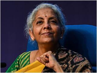 वित्त मंत्री ने कांग्रेस पर लगाया भ्रामक सूचना फैलाने का आरोप, बोलीं- UPS एक नई योजना, NPS के स्थान पर नहीं लाई गई स्कीम
