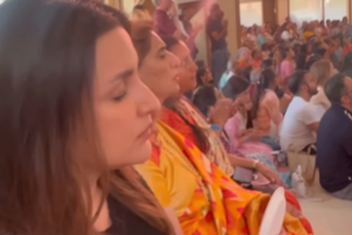 कृष्ण भक्ति में लीन परिणीति चोपड़ा, हरे कृष्ण हरे कृष्ण.. लंदन के इस्कॉन मंदिर में भजन गाते नजर आईं