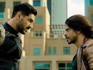 जब सोने की वजह से Pathaan की सक्सेस पार्टी में नहीं पहुंचे जॉन अब्राहम, किंग खान ने तोहफे में दी सुपर बाइक