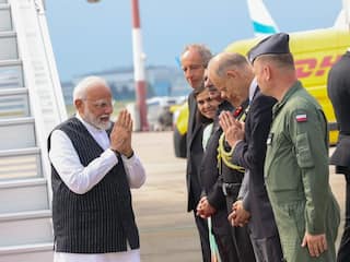 PM Modi Poland Visit: दो दिवसीय यात्रा पर पोलैंड पहुंचे पीएम मोदी, हुआ जोरदार स्वागत