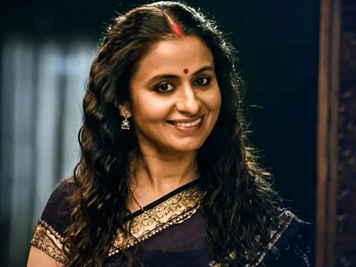 ट्रेजडी क्वीन मीना कुमारी का किरदार निभाना चाहती हैं 'मिर्जापुर' की 'बीना त्रिपाठी'