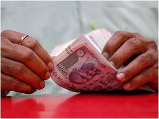 Dollar Vs Rupee: डॉलर के मुकाबले रुपया चार पैसे चढ़कर 83.89 पर, पिछले सेशन में आई थी कमजोरी
