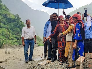 कुल्लू, मंडी और शिमला में बादल फटने से तबाही, रोते-बिलखते लोग, धूमिल होती उम्मीदें, एक ही परिवार के 16 लोग लापता