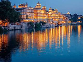 Make Your Trip To City Of Lakes With Your Friends More Memorable With These Places