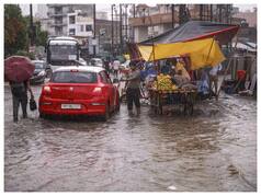बारिश में दरिया बनी दिल्ली, संसद से लेकर सड़क तक जलभराव | देखें PHOTOS