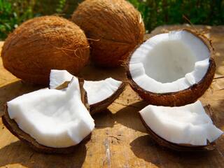 World Coconut Day 2024: कच्चा नारियल खाने से सेहत को मिलते हैं गजब के फायदे, जानें सेवन करने का तरीका