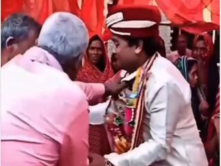 Dulha Dulhan Ka Video: बोलेरो मांगते ही चप्पल से पिटने लगा दूल्हा, रोते-रोते ले गया दुल्हन | देखें वीडियो