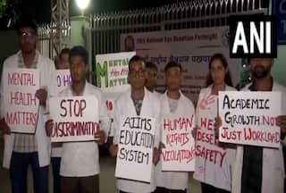 Delhi AIIMS student staged protest against college administration