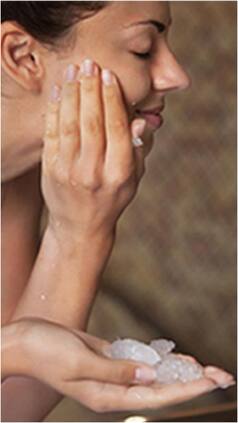 चेहरे पर फिटकरी लगाने से पहले जानें इसका नुकसान, छिन सकता है निखार