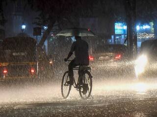 Mumbai rains: After IMD's RED alert, heavy chaos at railway stations, several flights cancelled, diverted; Check details inside