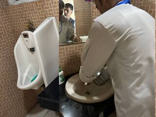 AFG vs NZ Test: बदइंतजामी की हद है, टॉयलेट में धोए जा रहे हैं खाने के बर्तन, दूसरे दिन का खेल भी धुला