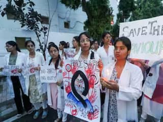 कोलकाता रेप-मर्डर केस : हड़ताली डॉक्टर्स ने अब राष्ट्रपति और PM मोदी से लगाई गुहार, लिखी 4 पन्नों की चिट्ठी