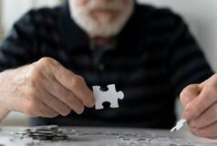 Alzheimer's Day: How to detect this neurological disorder? 5 Warning symptoms to look out