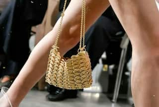 World's most expensive bag, made of 18K gold, it is worth 200 iPhone 16s, its price is Rs...