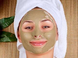 मुहांसों से हैं परेशान? तो फिटकरी नीम फेसमास्क करें ट्राई, जानें इस्तेमाल करने का तरीका