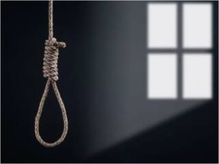 महाराष्ट्र में बुराड़ी जैसा कांड, घर में फंदे पर लटके मिले 4 शव, मचा हड़कंप