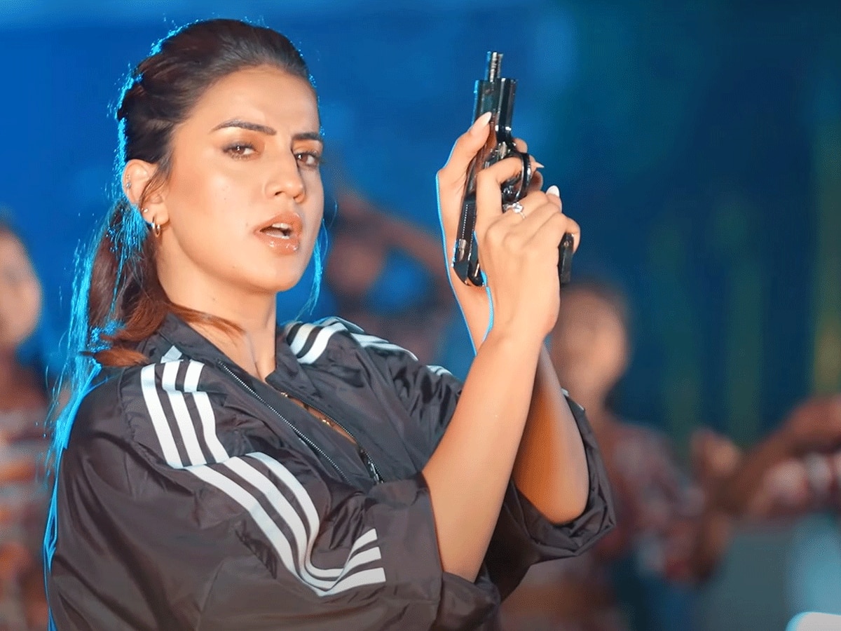 'आग लगा दिला पानी में' अक्षरा सिंह ने चलाई रिवॉल्वर, घायल हुए आशिकों के दिल