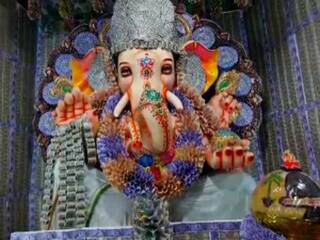 Viral: एक करोड़ रुपए के नोटों से सजाए गए गणपति बप्पा, देखने के लिए उमड़ी भीड़