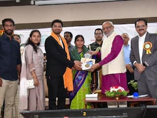 UPSC Success Story: मां ने बेटे की परवरिश के लिए बेची बीड़ी, यूपीएससी में 27वीं रैंक हासिल कर बना IAS