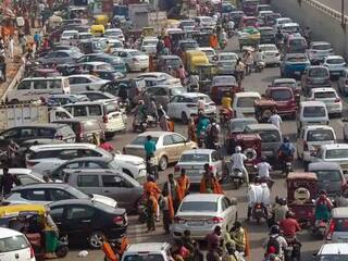 दिल्ली के जाम में फंस सकते हैं आप! ईद-ए-मिलाद को लेकर दिल्ली पुलिस की ट्रैफिक एडवाइजरी, इन रूट्स में जाने से बचें