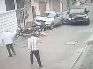 थार को बनाकर चल रहा था रॉकेट, पहले बाइक-कार और फिर एक महिला को मारी टक्कर- देखें वायरल वीडियो