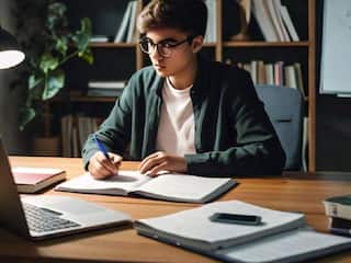 How To Get Job: ग्रेजुएशन के बाद जॉब की तलाश में हैं? करें ये सर्टिफिकेट कोर्स, 6 महीने बाद मिलेगी हाई सैलरी वाली नौकरी