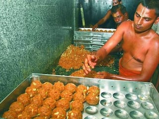 तिरूपति लड्डू विवाद: घी की सप्लाई करने वालों की खेर नहीं! बवाल के बीच केंद्र ने भेजा नोटिस