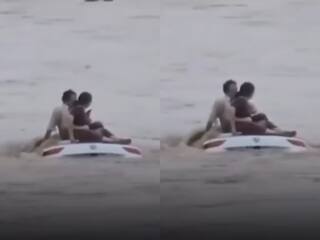 Viral Video Today: ऐसा शांत कपल नहीं देखा होगा, बाढ़ में बह गए मगर चेहरे पर शिकन तक नहीं | देखें वीडियो