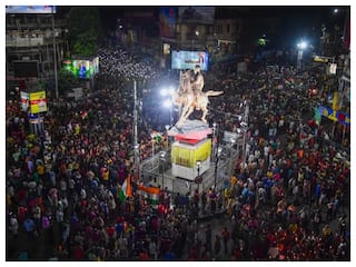 कोलकाता रेप पीड़िता के पिता का आरोप, केस वापस लेने के लिए की गई रिश्वत की पेशकश; BJP ने ममता सरकार को घेरा