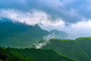 हिमाचल- उत्तराखंड नहीं, सितंबर में घूमिये ये 5 जगहें; बारिश- भूस्खलन में भी कोई डर नहीं!