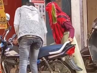 Premi Premika Ka Video: चाहकर भी बाइक स्टार्ट ना कर पाया प्रेमी, तभी प्रेमिका ने जो किया इंटरनेट भी झूम उठा | देखें वीडियो