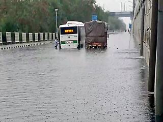 उत्तर प्रदेश के 11 जिलों में बाढ़ की स्थिति, पढ़ें देश के अन्य राज्यों में कैसा है मौसम का हाल