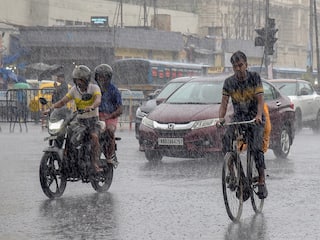 राजस्थान और दिल्ली में हल्की, उत्तरी ओडिशा में भारी बारिश की संभावना, पढ़ें देश के मौसम का हाल