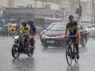 बिहार के 13 जिलों में भारी बारिश का अनुमान, अचानक बाढ़ की चेतावनी, पढ़ें देशभर के मौसम का हाल