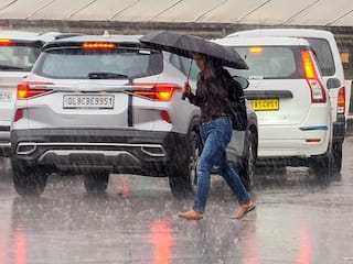 Weather Today: दिल्ली वालों को उमस भरी गर्मी से मिलेगी राहत, कई राज्यों में बारिश का रेड अलर्ट, जानें- आज का मौसम