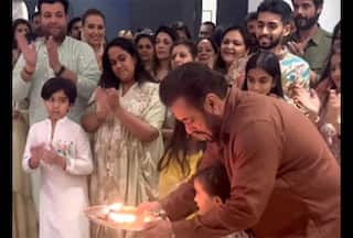 गणपति बप्‍पा की भक्ति में डूबे दिखे Salman Khan, भांजी आयत के साथ की आरती- Video