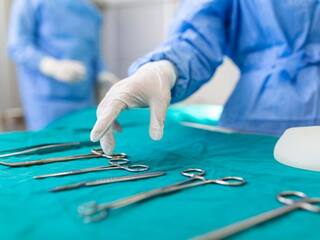 पाकिस्तानी मरीज, भारतीय डॉक्टर, श्रीलंका में किया ऑपरेशन... और बचा ली आंखों की रोशनी