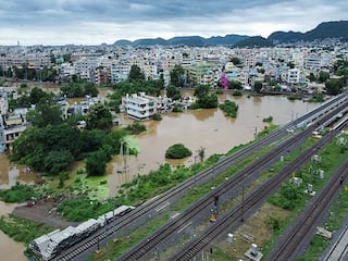 आंध्र प्रदेश और तेलंगाना में कई जगहों पर पटरियों पर भरा पानी, 21 ट्रेनें रद्द , 10 डॉयवर्ट