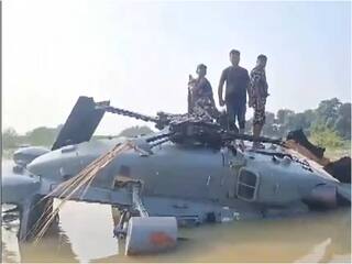 Bihar के मुजफ्फरपुर में बाढ़ के पानी में वायुसेना के हेलिकॉप्टर की क्रैश लैंडिंग | देखें  VIDEO
