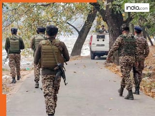 जम्मू कश्मीर के अखनूर सेक्टर में सेना की गाड़ी पर आतंकियों ने किया हमला, सर्च अभियान जारी