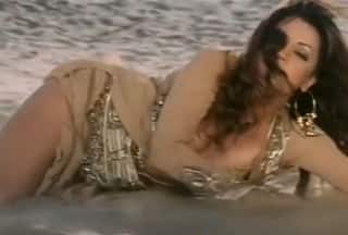 Meet India's biggest flop actress, debut film was superhit, became superstar overnight, worked with Shah Rukh, Sanjay Dutt, then gave 25 flops, quit acting, left India, she is now..