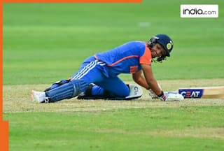 WATCH: Harmanpreet Kaur walks off holding her neck, injury scare for India during Pakistan clash