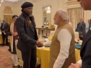 पीएम मोदी को देखते ही खुश हुए दिग्गज बल्लेबाज क्रिस गेल, कुछ इस अंदाज में की उनसे मुलाकात