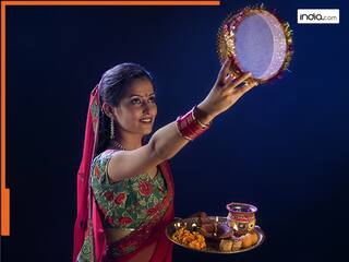 पूरा दिन करवा चौथ का व्रत रखने बाद हो गई है कमजोरी? तो चांद देखने के बाद सबसे पहले खाएं ये चीजें