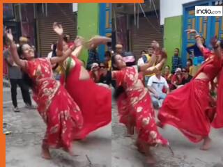 Aunty Ka Dance: आंटियों ने सड़क पर किया ऐसा गजब डांस, जिसने देखा आंखें फटी रह गईं | देखें वीडियो
