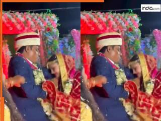 Dulha Dulhan Ka Video: स्टेज पर ही दुल्हन से जबरदस्ती करने लगा दूल्हा, ऐसी हरकत की बेचारी ने नजर झुका ली | देखें वीडियो
