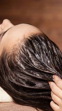 आंवला पाउडर से बाल कैसे काले करें?