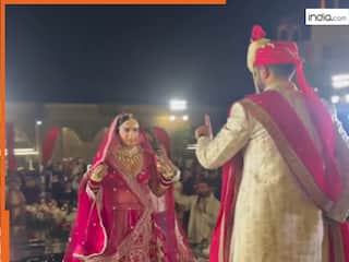 Dulha Dulhan Ka Video: दुल्हन को देखते ही बावरा हो गया दूल्हा, स्टेज पर जो किया देखते रह जाएंगे | देखें वीडियो