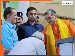 फिर पलटने वाले हैं नीतीश कुमार? अब इस नेता के पैर छूकर लिया आशीर्वाद; जानें पूरा मामला